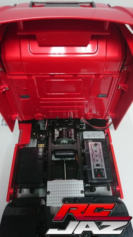 23670 Tamiya - 1/14 RC RTR Scania R620 6x4 Highline Tractor Truck Full Operation Finished Truck Red Limited Edition 9 23670 Tamiya - 1/14 RC RTR Scania R620 6x4 Highline Tractor Truck Full Operation Finished Truck Red Limited Edition - Image 7