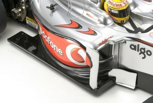 58475 Tamiya - 1/10 RC Vodafone McLaren Mercedes MP4-24 (F104 Chassis) 4 58475 Tamiya - 1/10 RC Vodafone McLaren Mercedes MP4-24 (F104 Chassis) - Image 2