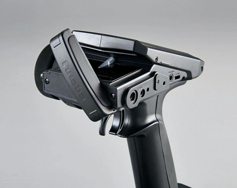 4PV Futaba 2.4GHZ/T-FHSS Transmitter With Receiver R314SB 3 4PV Futaba 2.4GHZ/T-FHSS Transmitter With Receiver R314SB