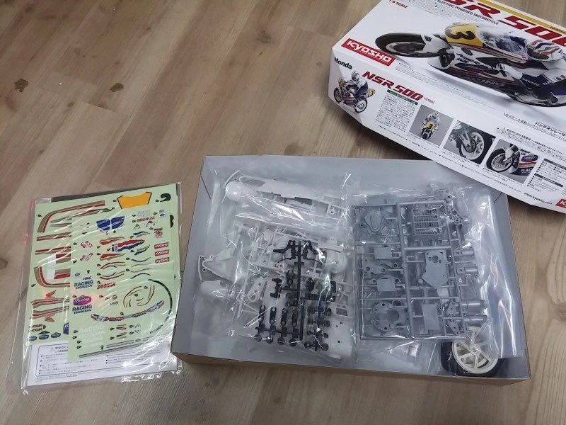 3023 Kyosho - 1/8 SCALE EP MOTORCYCLES HANGING ON RACER - HONDA NSR500 5 3023 Kyosho - 1/8 SCALE EP MOTORCYCLES HANGING ON RACER - HONDA NSR500 - Image 3